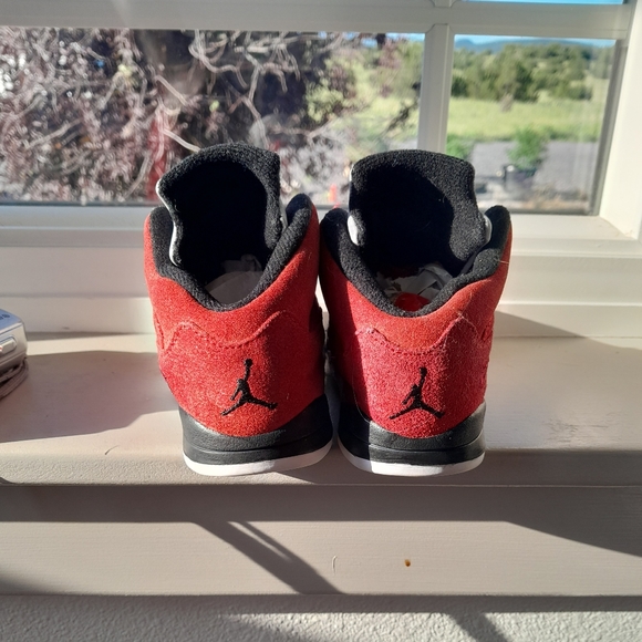 Jordan Retro 5 Raging Bull - Picture 2 of 5